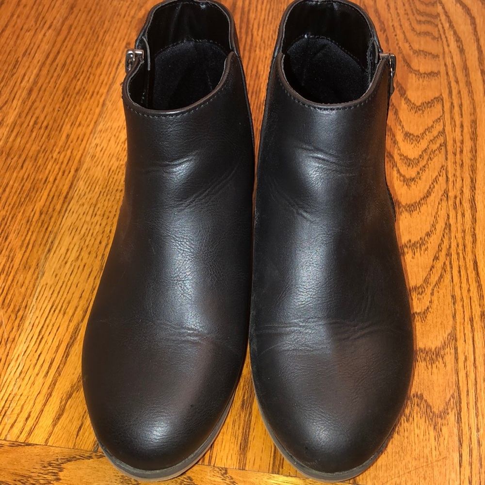 Girls size 2 ankle boot black